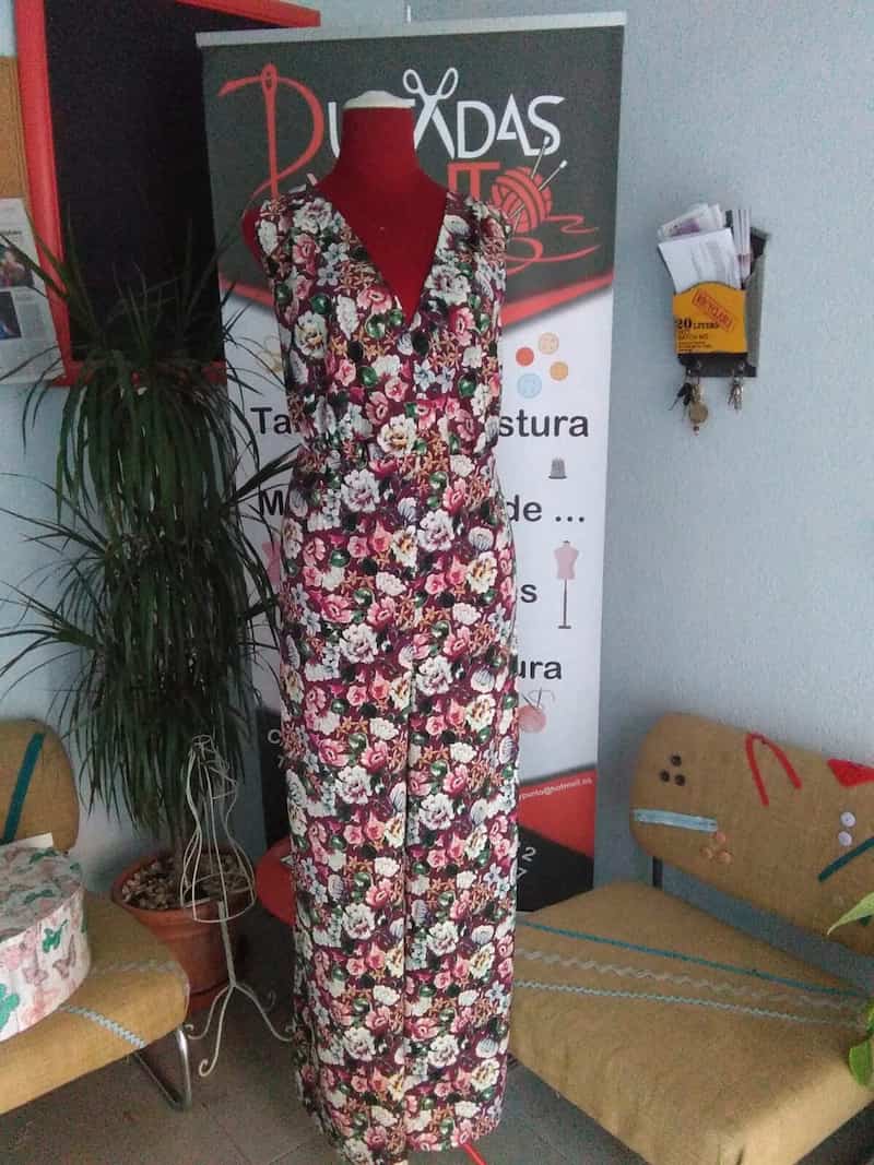 Mono de mujer con estampado de flores