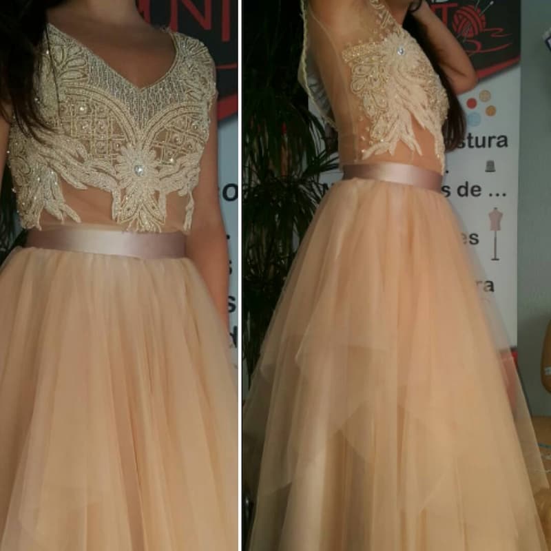 Vestido de fiesta largo en tul dorado